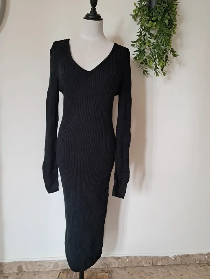 Robe longue noire côtelée manches longues élégante