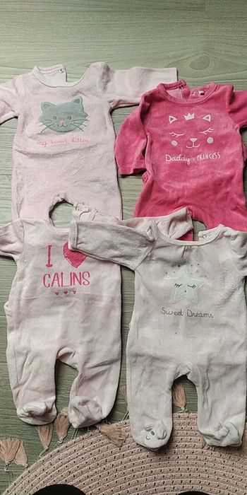 4 pyjamas 1 mois