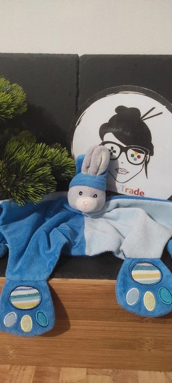 Doudou Gipsy Lapin Gris Bleu Bonnet Empreinte Patte Rayé Rayure Blanc Jaune