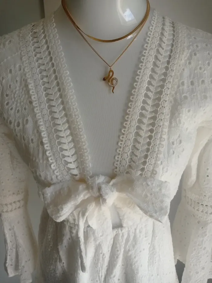 Magnifique combishort blanc cassé broderie et dentelle avec noeud TS/M Clothes - photo numéro 3
