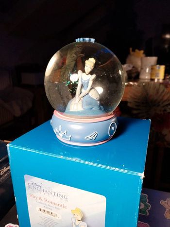 Grande snowglobe disney cendrillon marque disney enchanting