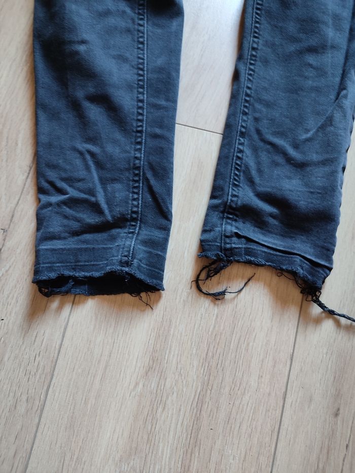 Jean troué noir T40 - photo numéro 2