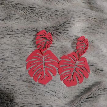 Magnifique boucle d'oreille neuve