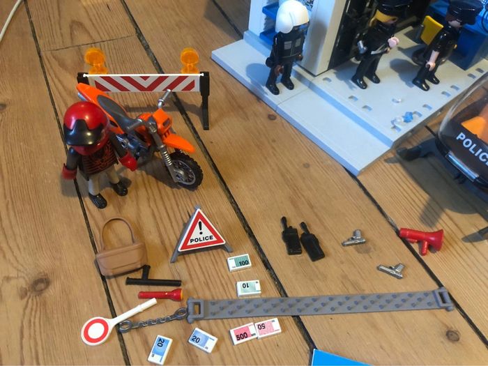 Playmobil commissariat 70326 - photo numéro 5