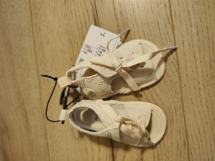 Sandale bébé neuve 3/6 mois - photo numéro 2