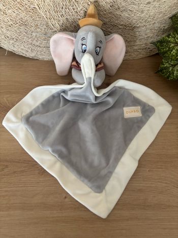 Neuf doudou éléphant Dumbo mouchoir gris blanc Disney