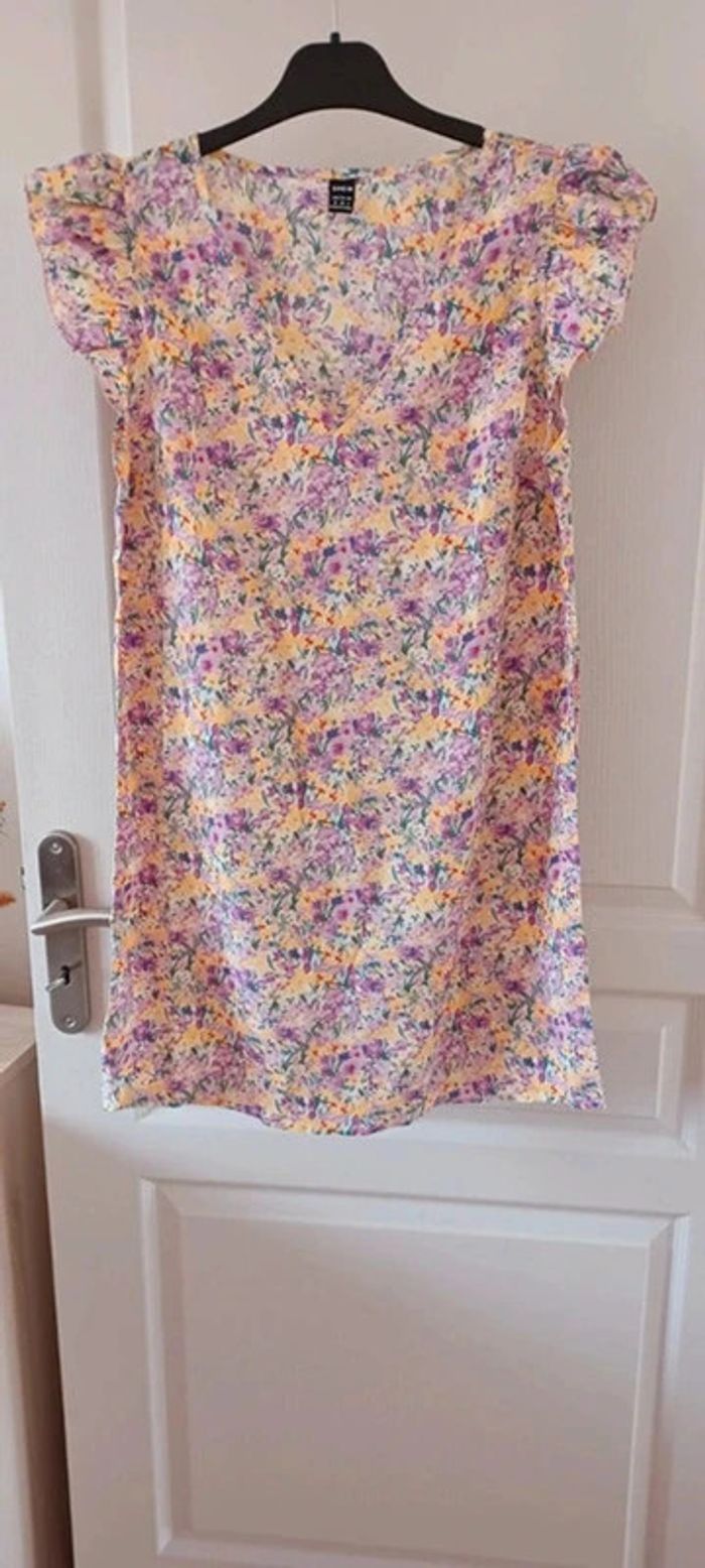 Robe/tunique femme fleurie SHEIN, à volants, taille M, neuve jamais portée. - photo numéro 5