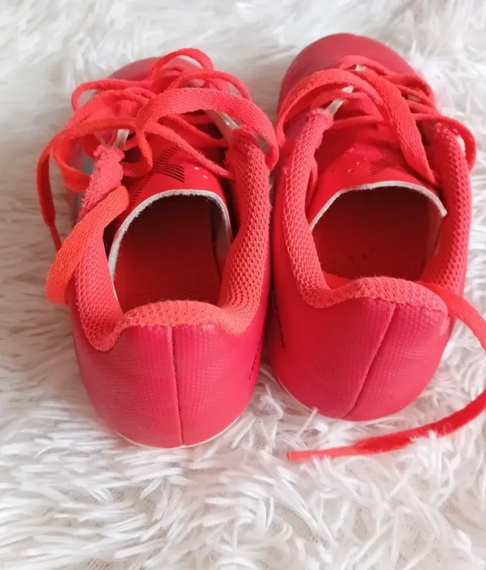 Crampons Adidas rouge fluo t.31🤍 - photo numéro 4