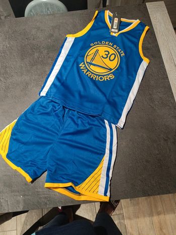 Tenue NBA golden state warriors Stephen Curry bleu. T.24