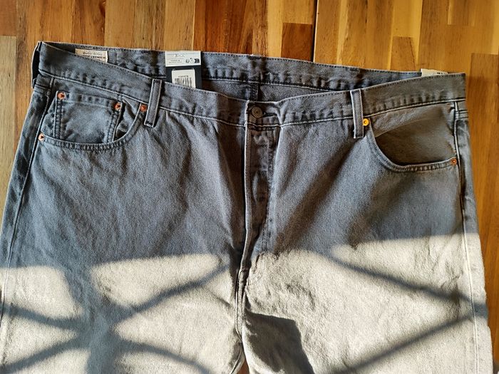 Jean levis 48x34