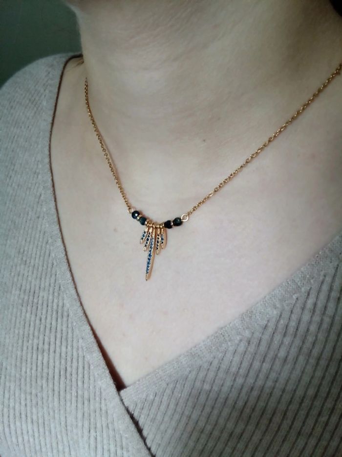 Collier en pierres d'apatite