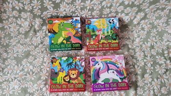 Lot 4 puzzles phosphorescents 50 pièces jungle dinosaure licorne forêt neufs