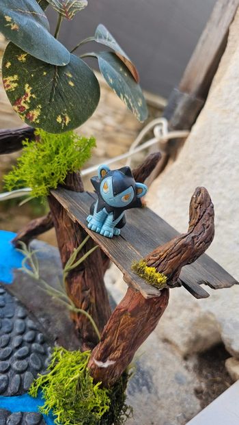 Super figurine Pokemon luxio