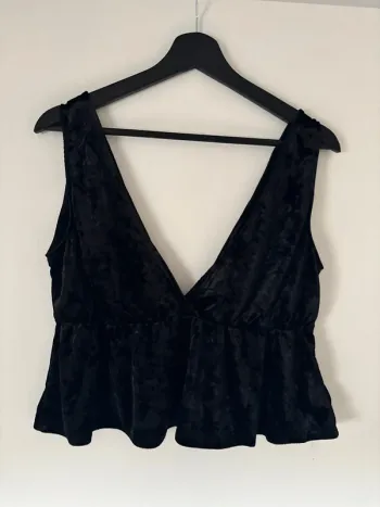 Blouse péplum court sans manches noire