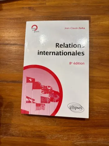 Livre, relation internationale, huitième édition