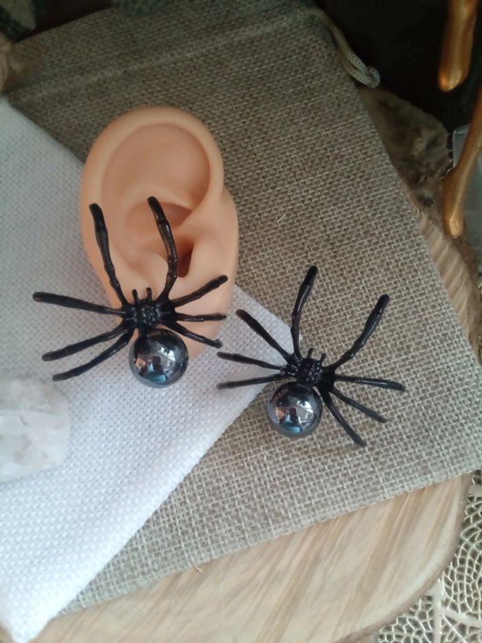Boucles d'oreilles araignées noires