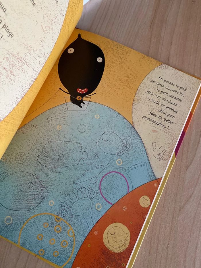 Livre neuf, l’île du petit monstre noir, noir, édition, rue du monde - photo numéro 2