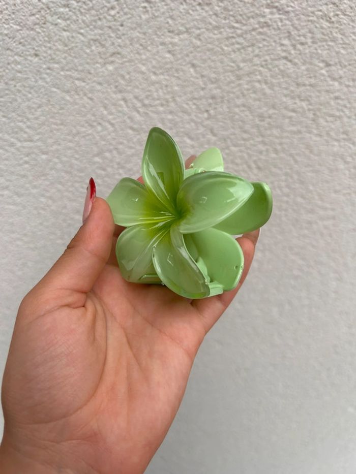 Pince à cheveux verte pour l’été - photo numéro 2