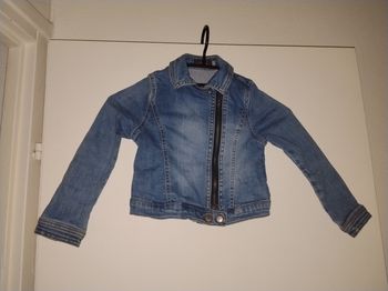 Veste en jean catimini
Taille 4 ans 
 theme dia de los muertos