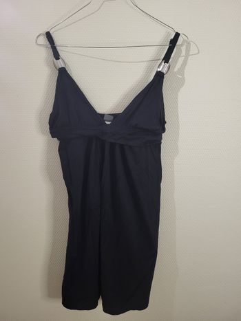 Robe noir avec anneaux