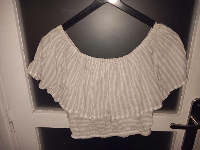 Top court Primark rayé beige, épaules dénudées,  taille m - photo numéro 2