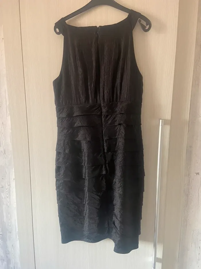 Robe noire - photo numéro 2