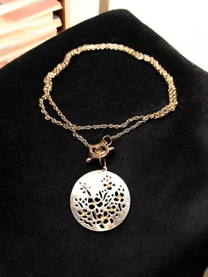 Magnifique collier sautoir doré avec pendentif