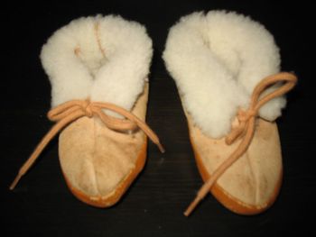  CHAUSSONS DAIM BEIGE FOURRÉ GARÇON - P 23/24 - n°02