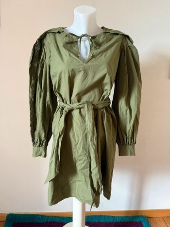 Magnifique robe en très bon état Claudie pierlot taille 36 kaki