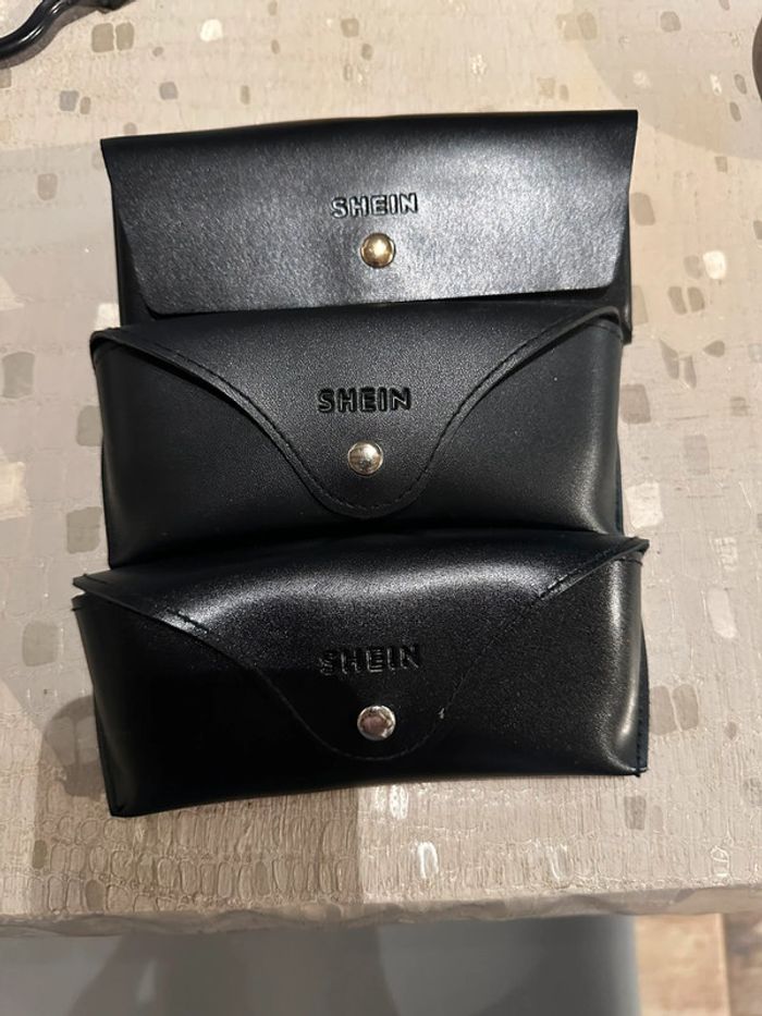 3 boîtes de lunettes
