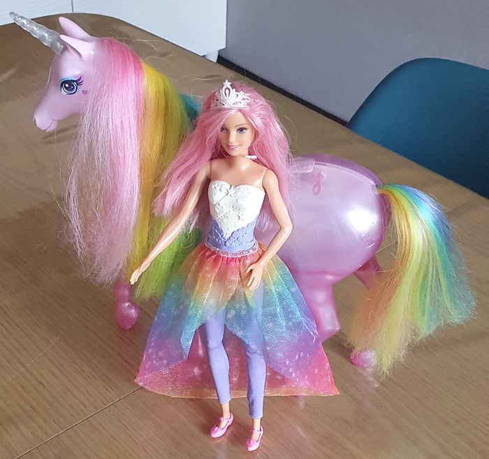 Barbie dreamtopia avec licorne