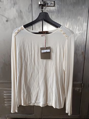 Tee-shirt manches longues couleur écru La Fée Maraboutée neuf taille 36