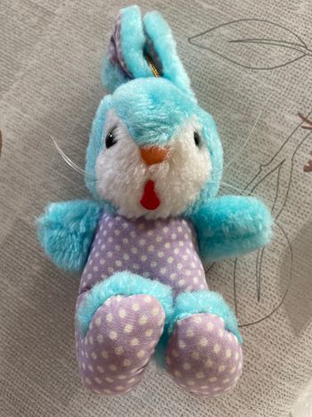 Peluche lapin bleu