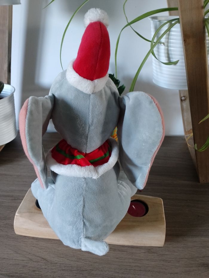 Peluche sonore Disney Dumbo Noël - photo numéro 4