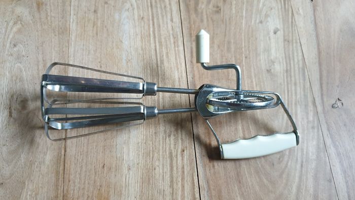 Accessoire de cuisine ustensile vintage batteur manuel ancien - photo numéro 1