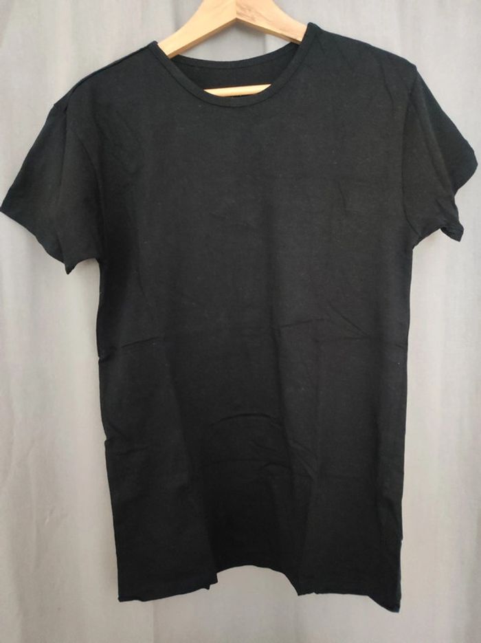 Tee-shirt noir col rond