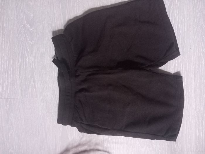 Short noir H&M enfant 7-8ans - photo numéro 2