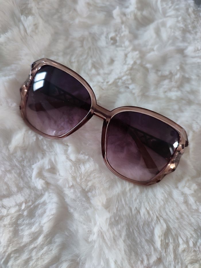 Lunette de soleil marron argenté et strass
