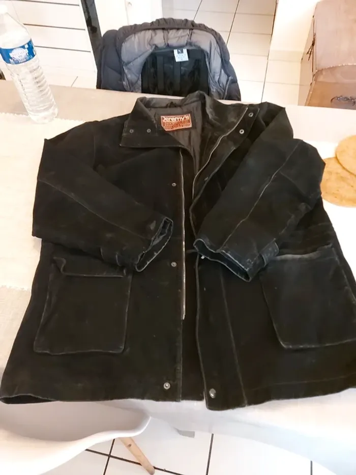 Manteau en croûte de porc prix négociable