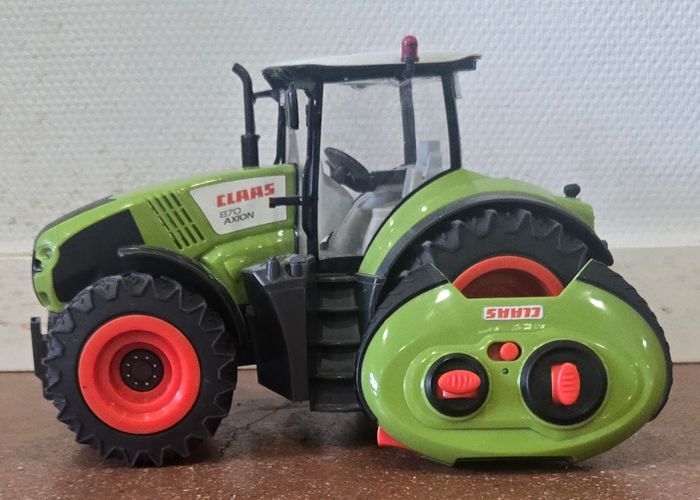 Tracteur radiocommandé Class Axion 870