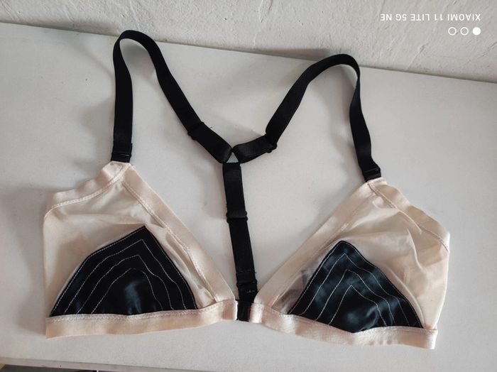 Soutien gorge Undiz triangle sans armatures sans coque fermeture devant taille EUR75C Fr90C IT3C - photo numéro 3