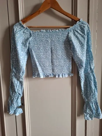 Blouse épaules dénudées fleurie Nakd