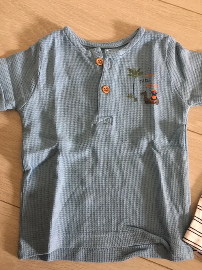 Lot 2 t-shirt 12 mois kiabi - photo numéro 2