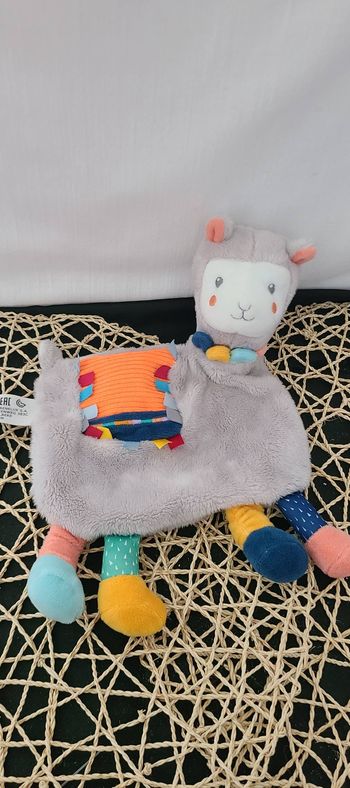 Doudou plat lama SIMBA TOYS gris orange bleu 4 pattes