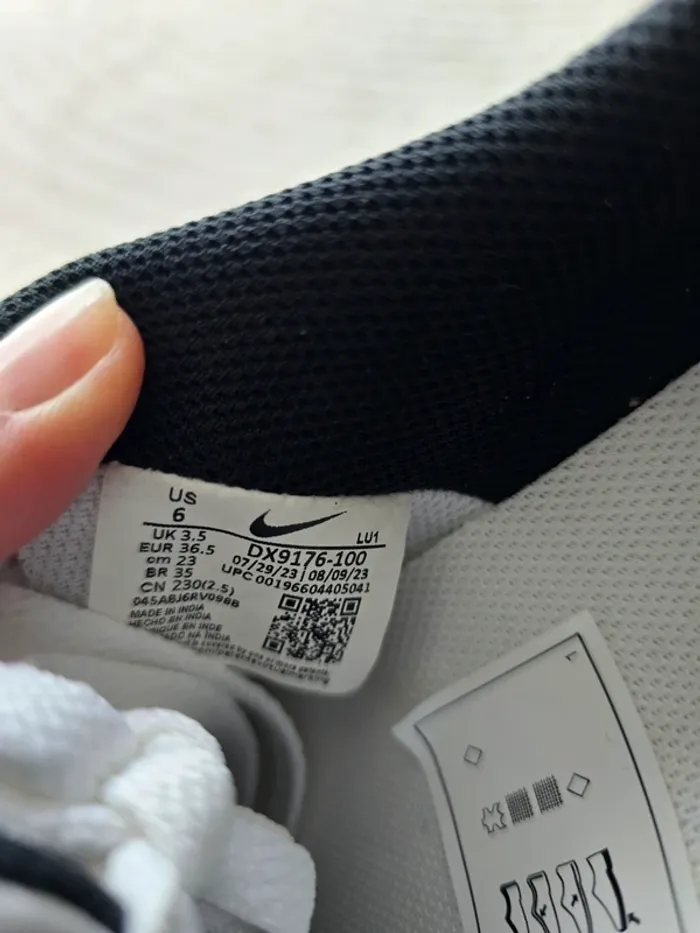 Basket Nike noir et blanche - photo numéro 7