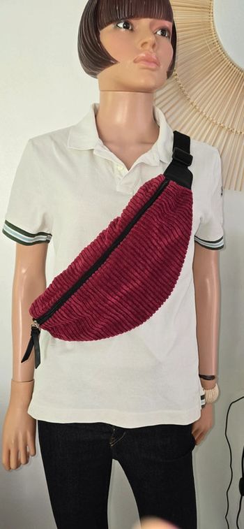Sac banane en velours côtelé  bordeaux très mode tendance