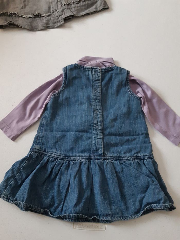 Lot 2 robes + sous pull et tee shirt ML en 12 mois = 3 euros les 2 - photo numéro 2