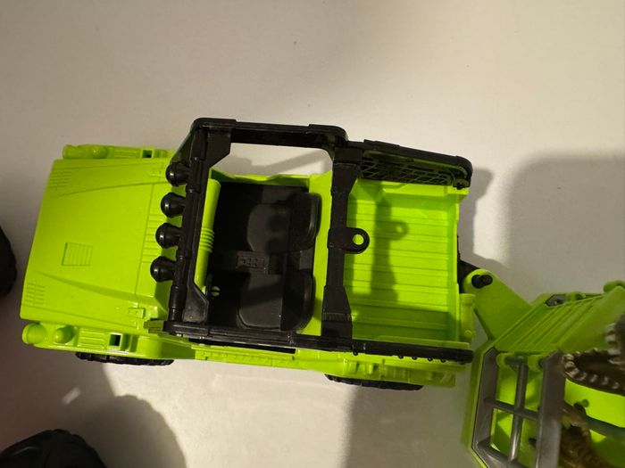 🚗 lot de voiture dinosaure +monster truck qui fait du bruit - très bon état - photo numéro 3