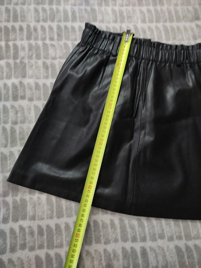 Jupe courte minijupe noir imitation cuir Mango taille S 36 - photo numéro 4