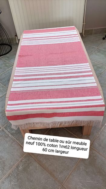 Chemin de table neuf